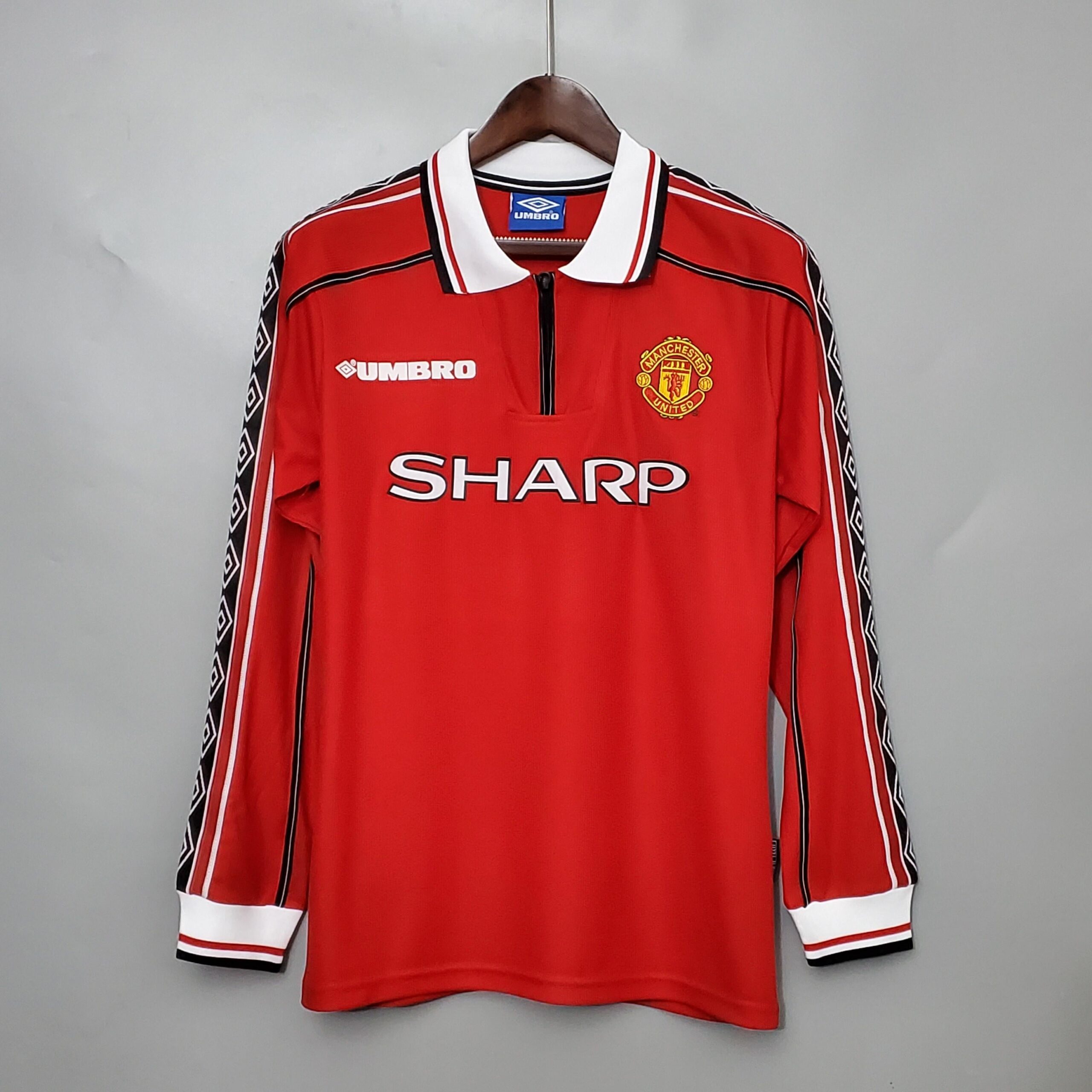 4ec84d9e_22a938c5-b3fc-4f53-88ac-c52aa57d3366 100th Anniversary Manchester United Retro Jersey home 1998/99 - Imagem 1